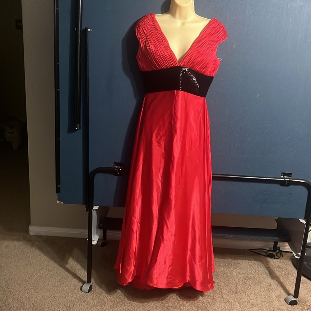 Jovani red with black beading formal gown with train sz 10 - Picture 6 of 7